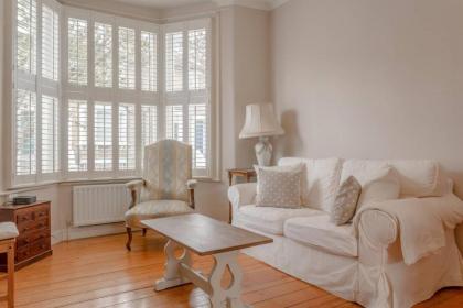 Charming 2 Bedroom Home in West London