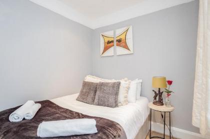 Superb 2 bed apartment Marylebone London - image 17