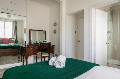 3-bedroom apartment Lancaster gate - image 10
