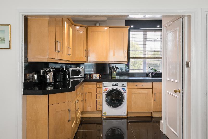 3-bedroom apartment Lancaster gate - image 6