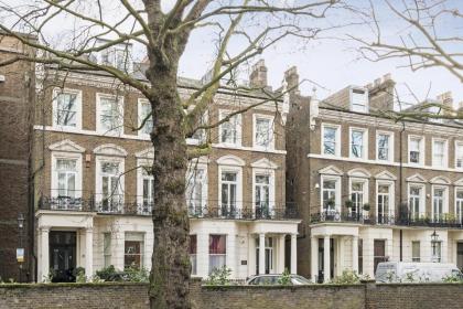 Holland Park Apartment