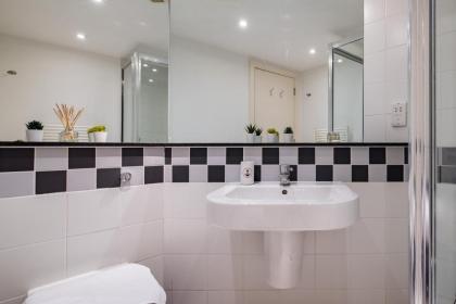 The Spitalfields Apartments - image 14