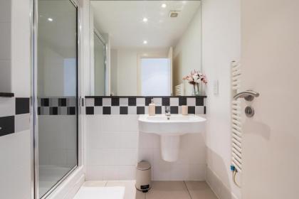 The Spitalfields Apartments - image 5