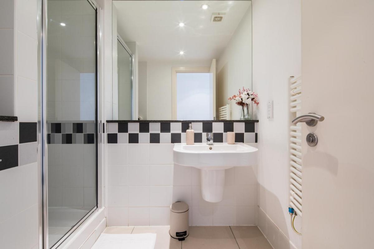 The Spitalfields Apartments - image 5