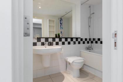 The Spitalfields Apartments - image 9
