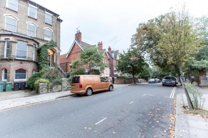Spacious 1 Bedroom Period property in Hampstead - image 6