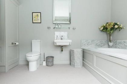 Beautiful 2 Bedroom terrace house in Camden - image 11