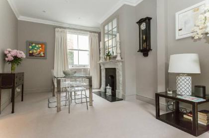 Beautiful 2 Bedroom terrace house in Camden - image 18