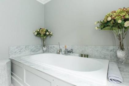 Beautiful 2 Bedroom terrace house in Camden - image 3