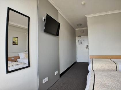 Lancaster Hall Hotel - image 20