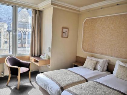 Lancaster Hall Hotel - image 5