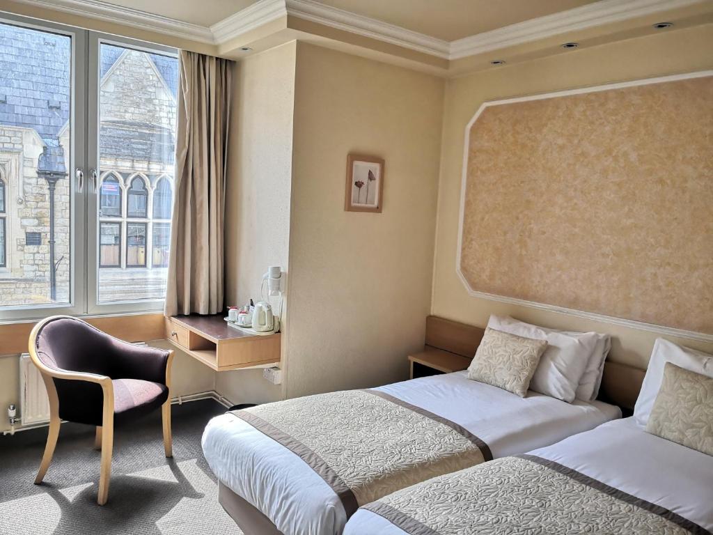 Lancaster Hall Hotel - image 5