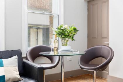 One Bed Serviced Apts near Oxford Street upper ground - image 5