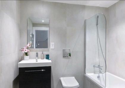 Deluxe Central London North Apartment - image 14