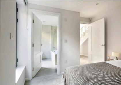 Deluxe Central London North Apartment - image 8