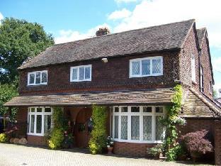 Trumbles Gatwick B&B - main image