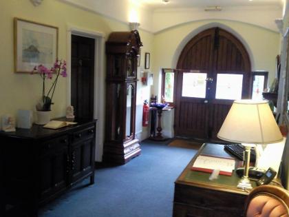 Trumbles Gatwick B&B - image 12