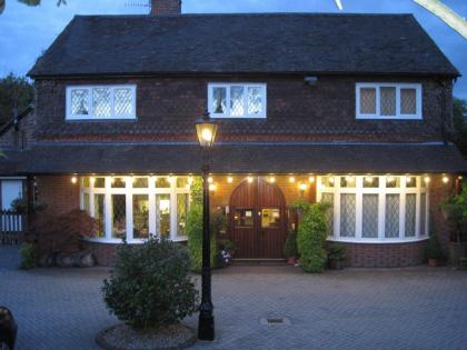 Trumbles Gatwick B&B - image 15