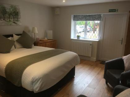 Trumbles Gatwick B&B - image 18