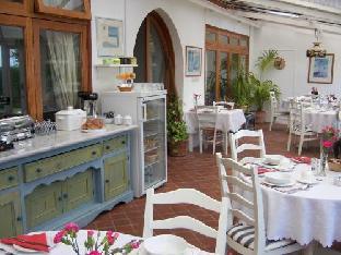 Trumbles Gatwick B&B - image 2