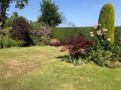 Trumbles Gatwick B&B - image 20