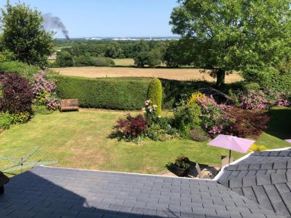 Trumbles Gatwick B&B - image 22