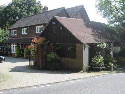 Trumbles Gatwick B&B - image 3