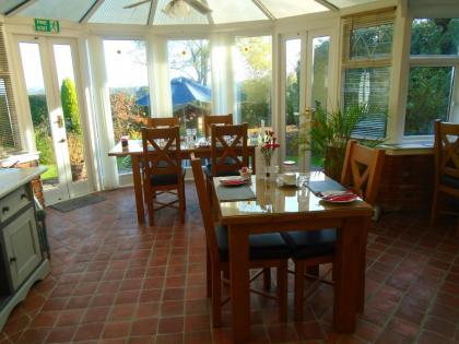 Trumbles Gatwick B&B - image 7