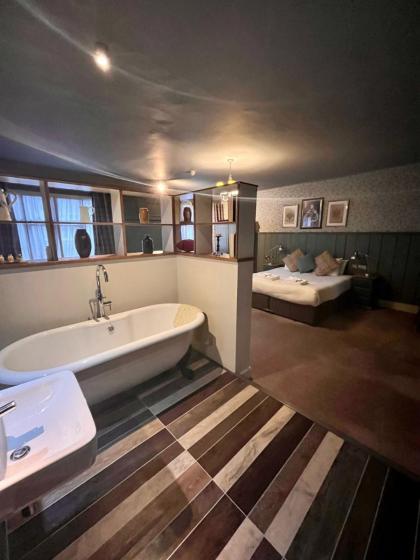 The Ostrich Inn Colnbrook London Heathrow - image 19