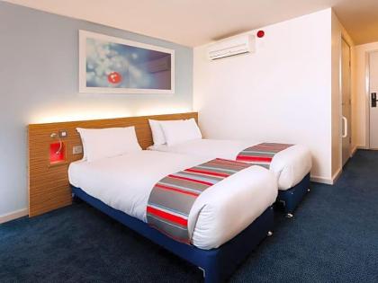 Travelodge London Ealing - image 2
