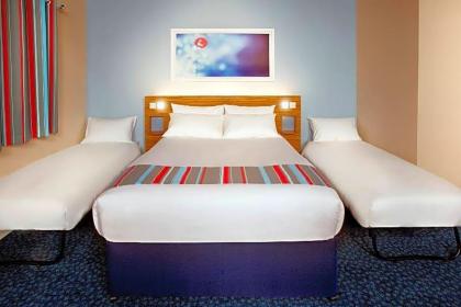 Travelodge London Ealing - image 5