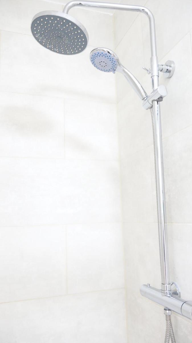 Heathrow Ensuite Rooms - image 3