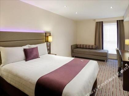 Premier Inn Heathrow Airport Terminal 4 - image 2