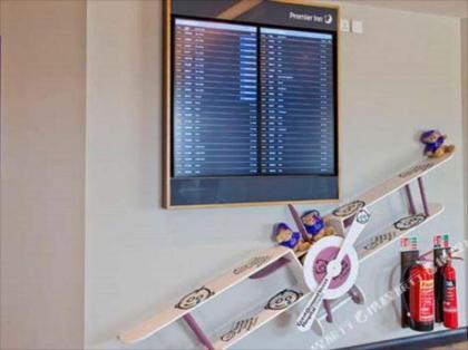 Premier Inn Heathrow Airport Terminal 4 - image 4
