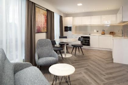 Roomzzz London Stratford - image 2