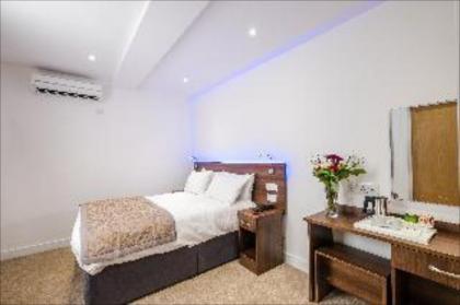 Signature London - image 4