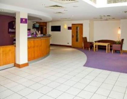 Premier Inn Watford Central - image 12