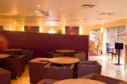 Premier Inn Watford Central - image 4