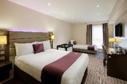 Premier Inn Watford Central - image 7