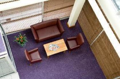 Premier Inn Watford Central - image 8