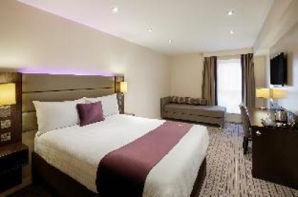 Premier Inn Watford Central - image 9