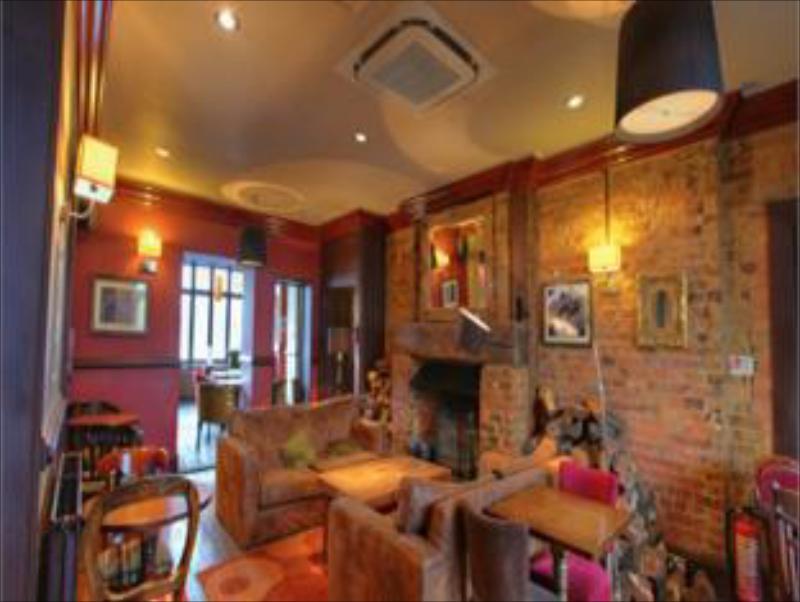 Crown Hotel - image 3