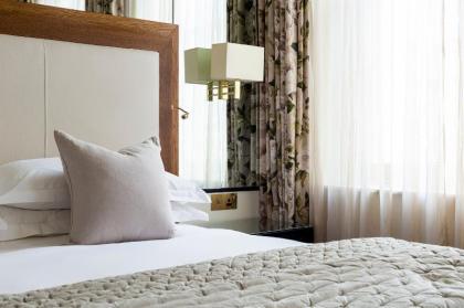 The Kensington Hotel - image 2