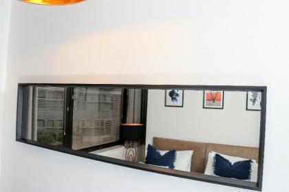 Charming 1Bed/ 1Bath w/free parking in Watford - image 9