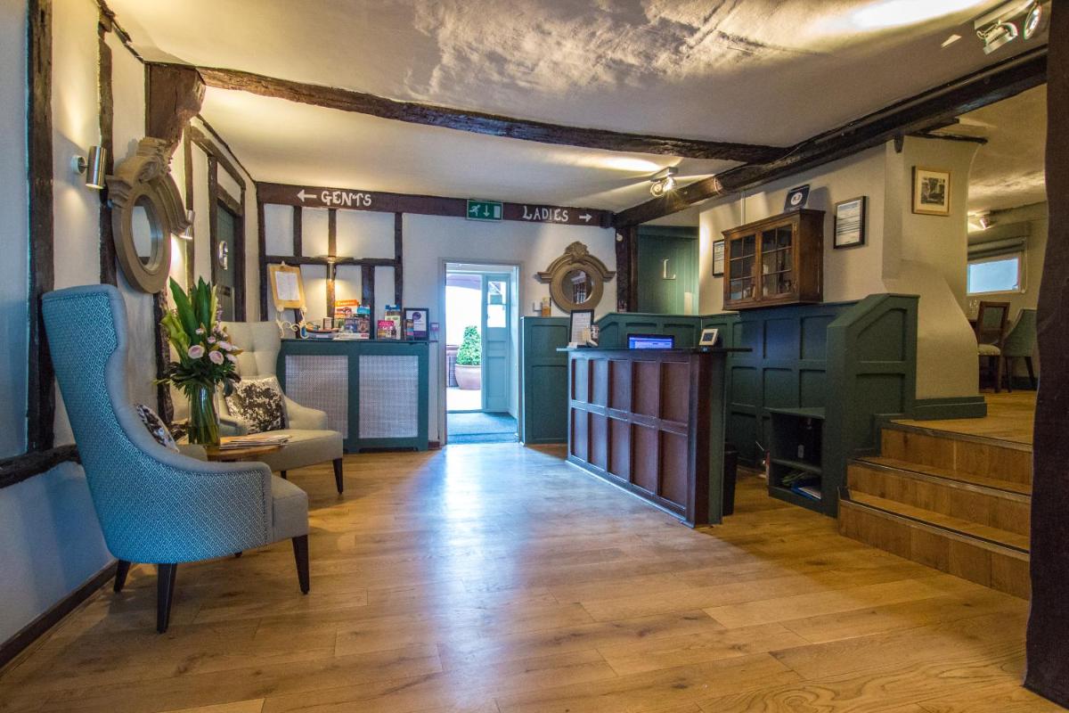 The Saracens Head Hotel - main image