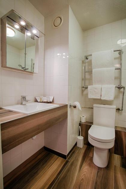The Saracens Head Hotel - image 4