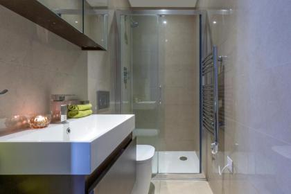 Deluxe Central City of London Apartments - image 11