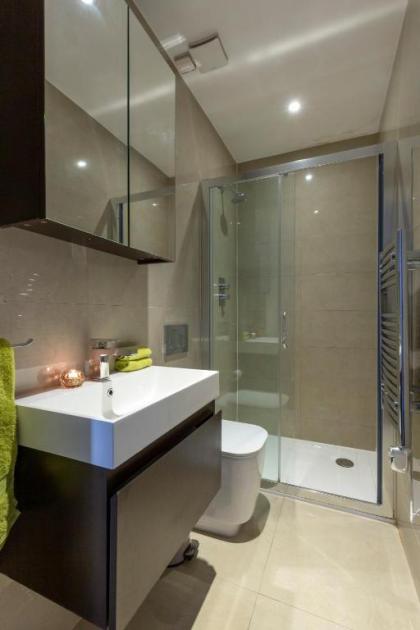 Deluxe Central City of London Apartments - image 13