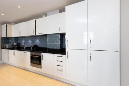 Deluxe Central City of London Apartments - image 4
