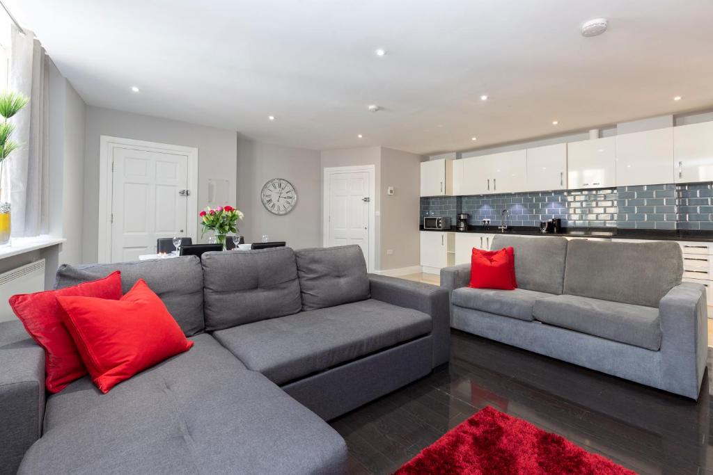 Deluxe Central City of London Apartments - image 5